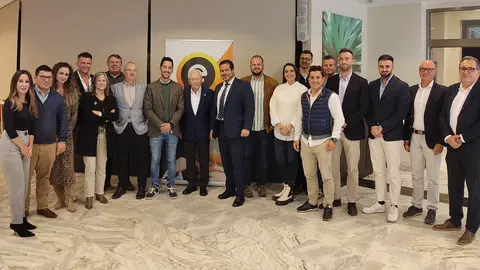 Imagen de familia durante el encuentro empresarial entre Guadalent&iacute;n Emprende y Tom&aacute;s Zamora. (Ceclor)