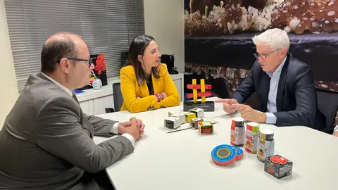 Imagen de la consejera Sara Rubira durante su visita a las instalaciones de Cataliment Perlas. (CARM)