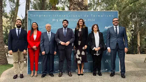 Foto de familia durante la inauguraci&oacute;n del Congreso Internacional de Termalismo. (Ayuntamiento de Archena)