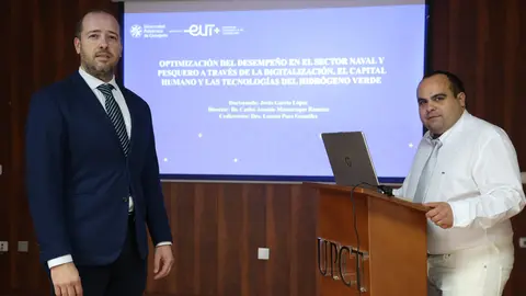 Carlos Mascaraque junto al nuevo doctor por la UPCT Jes&uacute;s Garc&iacute;a L&oacute;pez. (UPCT)