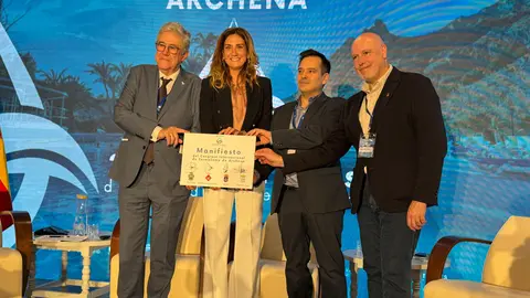 Imagen durante la firma del Manifiesto. (Ayuntamiento de Archena)