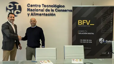 Un momento de la firma del convenio de colaboraci&oacute;n entre el Centro Tecnol&oacute;gico Nacional de la Conserva y Alimentaci&oacute;n y BFV Inform&aacute;tica. (CTNC)