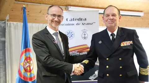 El rector de la UPCT, Mathieu Kessler, y el almirante de Acci&oacute;n Mar&iacute;tima, Victoriano Gilabert. (UPCT)