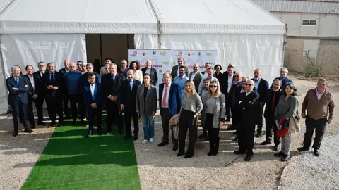 Imagen de familia durante el acto conmemorativo del XXX aniversario del Centro Tecnol&oacute;gico del Pl&aacute;stico y el Calzado (Cetec). (CARM)