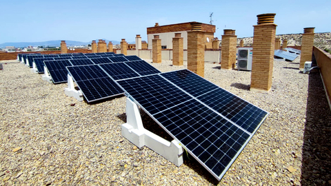 Instalaci&oacute;n fotovoltaica en una comunidad de vecinos de Molina de Segura, Murcia.- (Foto-Konery)