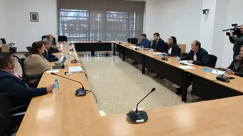 Reuni&oacute;n de la consejera de Agricultura, Sara Rubira, con la junta directiva de Apoexpa. (CARM)