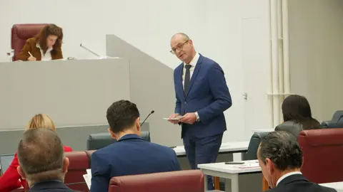 El consejero de Educaci&oacute;n y Formaci&oacute;n Profesional, V&iacute;ctor Mar&iacute;n, comparece en la Asamblea Regional para hablar sobre la mejora de las condiciones laborales de los docentes. (CARM)