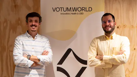 Imagen de los CEOs y fundadores de Votum World, Borja Vera (izquierda) y Alejandro Mart&iacute; (derecha). (Socialnius)