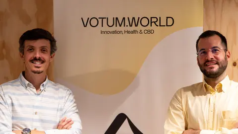 Imagen de los CEOs y fundadores de Votum World, Borja Vera (izquierda) y Alejandro Mart&iacute; (derecha). (Socialnius)
