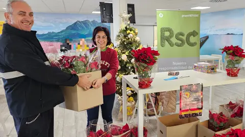 Imagen durante la visita de la Asociaci&oacute;n Ni&ntilde;os de Korhogo a la sede social de Hefame en Santomera. (Hefame)