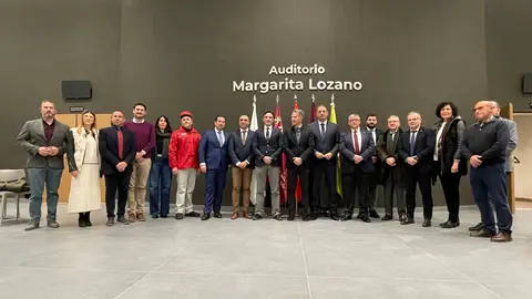 Foto de familia durante el encuentro. (CARM)