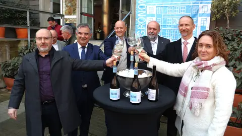 Imagen durante la presentaci&oacute;n de la nueva a&ntilde;ada del vino Tom&aacute;s Ferro. (UPCT)