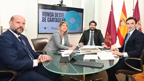 Imagen de la reuni&oacute;n de la alcaldesa Noelia Arroyo con el presidente L&oacute;pez Miras y el consejero de Fomento, Jorge Garc&iacute;a Montoro. (CARM)