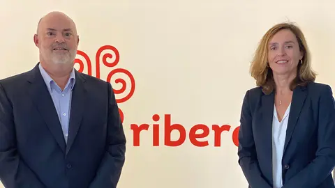 El presidente de Ribera Salud, Alberto de Rosa, y la consejera delegada, Elisa Tarazona. (Grupo Sanitaria Ribera)