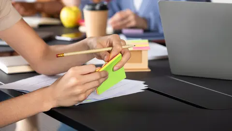 Pr&aacute;cticas en empresas. (Freepik)