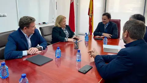 Un momento de la reuni&oacute;n entre el consejero de Fomento, Jorge Garc&iacute;a Montoro, y la presidenta de COEC, Ana Correa. (CARM)