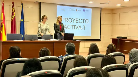 La edil de Desarrollo Local y Empleo, Rosa Mar&iacute;a Medina, ha dado la bienvenida esta ma&ntilde;ana a los alumnos que realizar&aacute;n desde hoy mismo estos certificados de profesionalidad