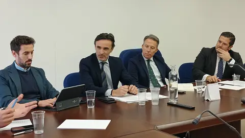 El consejero de Fomento e Infraestructuras, Jorge Garc&iacute;a Montoro, el alcalde de Lorca, Fulgencio Gil, y el presidente de Ceclor Juan J&oacute;dar, se re&uacute;nen para hablar de las medidas que prepara el Ejecutivo regional para ampliar la oferta de viviendas. (CARM)