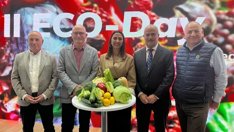 La consejera Sara Rubira en el stand de la Regi&oacute;n en Fruit Logistica Berl&iacute;n donde se ha celebrado el II ECO-Day. (CARM)