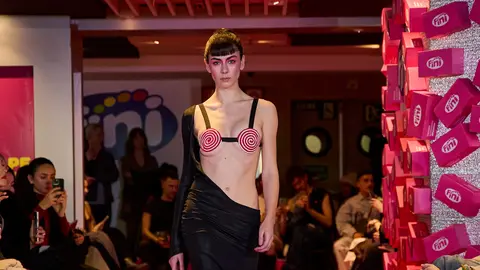 Desfile de la nueva colecci&oacute;n de Fini Golosinas y Serra Studio en Madrid es Moda. (IKI Group)