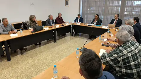 La consejera Sara Rubira durante la reuni&oacute;n con la Mesa de Ordenaci&oacute;n Ganadera. (CARM)