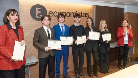 Equipo del IES Floridablanca,  ganador nacional de la 5&ordf; Edici&oacute;n del Concurso de Comunicaci&oacute;n Audiovisual sobre Educaci&oacute;n Financiera. (Fidedigno)