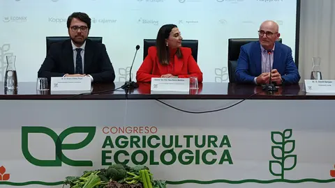 La consejera Sara Rubira en la clausura del segundo congreso de agricultura ecol&oacute;gica. (CARM)