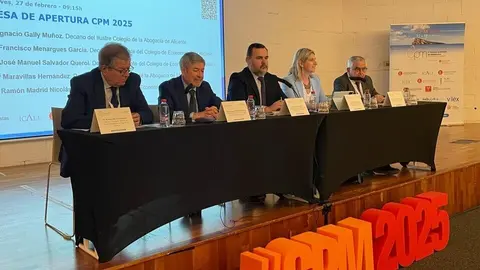 Maravillas Hern&aacute;ndez, decana del Ilustre Colegio de la Abogac&iacute;a de Murcia y Ram&oacute;n Madrid, decano del Colegio Oficial de Economistas de la Regi&oacute;n de Murcia durante la celebraci&oacute;n del 9&ordm; Congreso Profesional Mediterr&aacute;neo. (Tarsa)