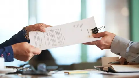 Contrato de trabajo. (Freepik)