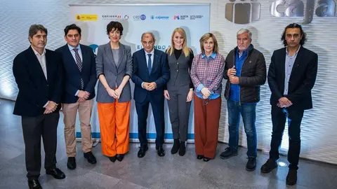 Imagen de familia durante el acto inaugural del Fondo de Impacto Social (FIS) en Murcia. (Ministerio de Inclusi&oacute;n/Twitter)