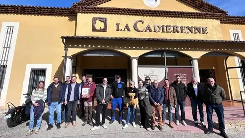 Foto de familia con representantes de las bodegas. (DOP Jumilla)