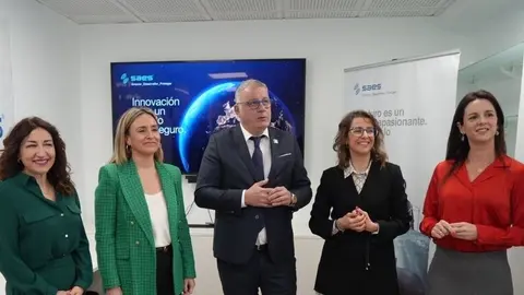 Visita de la consejera de Igualdad, Conchita Ruiz, a las instalaciones de la empresa SAES. (CARM)