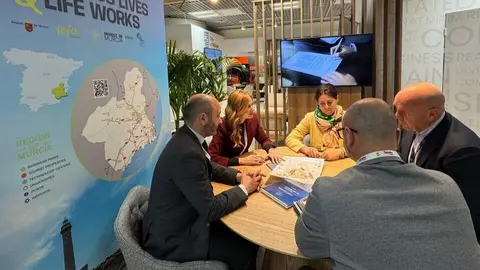 La consejera de Empresa, Marisa L&oacute;pez Arag&oacute;n, durante un encuentro en la Feria Mipim con empresas interesadas en la Regi&oacute;n. (CARM)