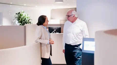 La formaci&oacute;n, avalada por expertos en gerontolog&iacute;a, se extiende a toda la red comercial, el comit&eacute; de direcci&oacute;n y algunos departamentos de servicios corporativos. (CaixaBank)