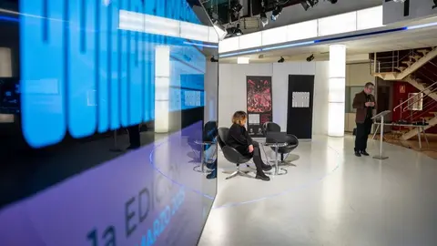 Un momento del 'Sombra Market' en TCero Estudios. (Ra&uacute;l Alc&aacute;ntara)