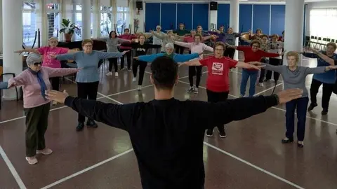 Actividad para personas mayores del proyecto F&uacute;tbol y Deporte, seleccionado en convocatorias anteriores de la Fundaci&oacute;n 'la Caixa'. (Fundaci&oacute;n 'la Caixa')