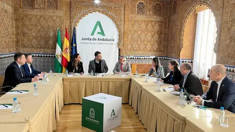 La consejera Sara Rubira en el encuentro con los consejeros de Andaluc&iacute;a y Valencia en Almer&iacute;a para abordar la situaci&oacute;n de la pesca. (CARM)