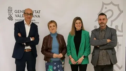 Foto de familia tras la reuni&oacute;n celebrada en Alicante. (Grupo Carrillo)
