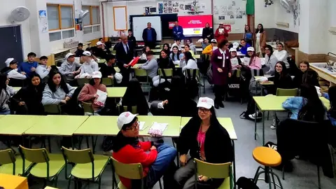Un momento de la charla sobre educaci&oacute;n financiera impartida a los alumnos del IES Los Molinos en el marco de la 'Global Money Week'. (CARM)