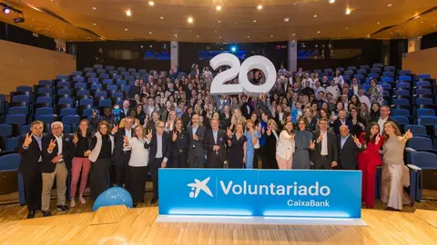 Imagen de familia durante el &lsquo;Encuentro de Voluntariado CaixaBank&rsquo; en Barcelona. (CaixaBank)