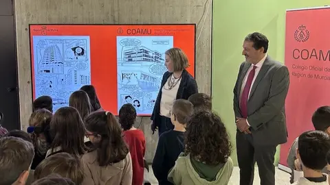 El director general de Ordenaci&oacute;n del Territorio y Arquitectura, Javier Roll&aacute;n, junto a la decana del Colegio Oficial de Arquitectos de la Regi&oacute;n de Murcia, Mar&iacute;a Jos&eacute; Pe&ntilde;alver, presentaron la Semana de la Arquitectura y la Ense&ntilde;anza. (CARM)