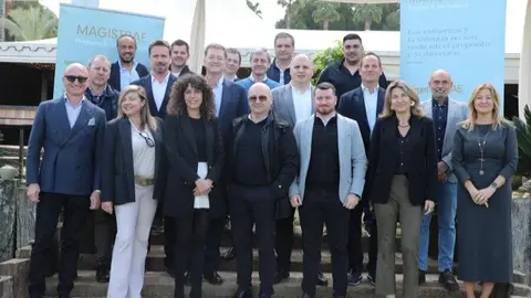 Foto de familia durante la primera jornada del programa. (ENAE Business School)