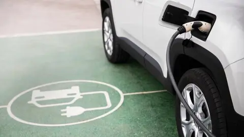 Coche el&eacute;ctrico. (Freepik)