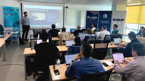 Una de las clases impartidas en el primero de los tres cursos programados sobre inteligencia artificial aplicada al sector de la construcci&oacute;n. (CARM)