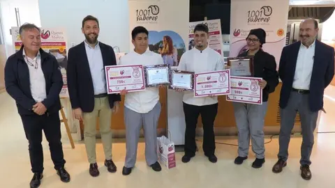 Imagen de familia en la entrega de los premios. (CARM)