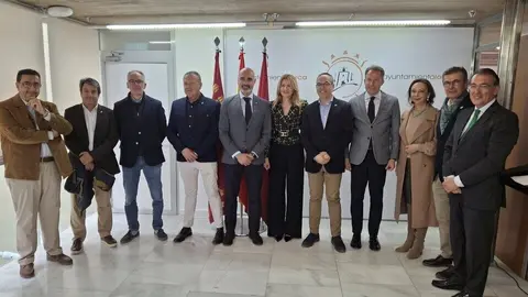 La consejera de Empresa, Empleo y Econom&iacute;a Social, Marisa L&oacute;pez Arag&oacute;n, tras la reuni&oacute;n con representantes de las cofrad&iacute;as de los pasos Azul y Blanco. (CARM)