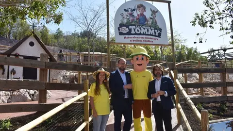 El concejal delegado de Desarrollo Urbano y Ciudad Inteligente del Ayuntamiento de Murcia, Jos&eacute; Guill&eacute;n, y el director de Terra Natura Murcia, Gustavo Mart&iacute;nez, durante la presentaci&oacute;n. (Portavoz)