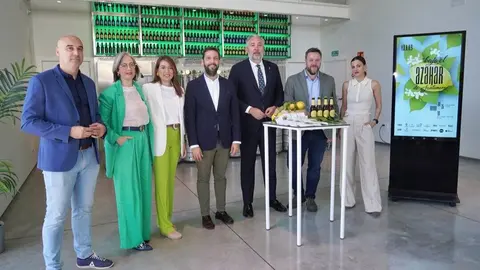 Imagen de la presentaci&oacute;n en la Sala de Catas de Estrella de Levante. (Ayuntamiento de Santomera)