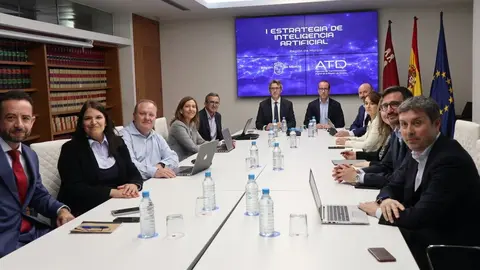 Un momento del encuentro de trabajo con altos cargos de multinacionales tecnol&oacute;gicas para seguir avanzando en la Estrategia de IA de la Regi&oacute;n de Murcia. (CARM)