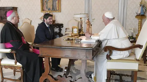 Imagen de la recepci&oacute;n del Papa Francisco al presidente L&oacute;pez Miras que tuvo lugar en el Vaticano en marzo de 2023.